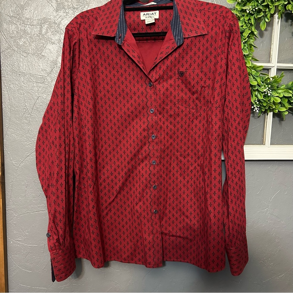 Ariat women’s fitted XXL Red Printed Button-Up Shirt western